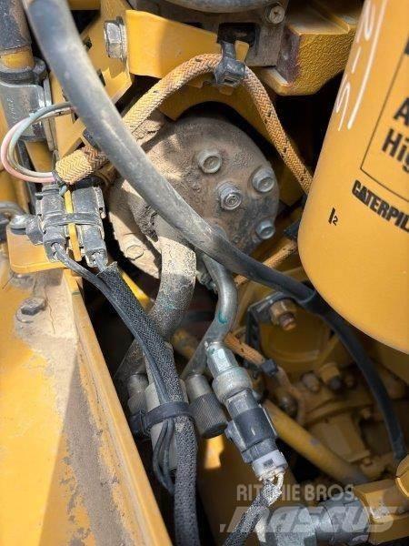 CAT D8T 履帶推土機