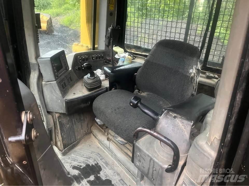 CAT D8T 履帶推土機
