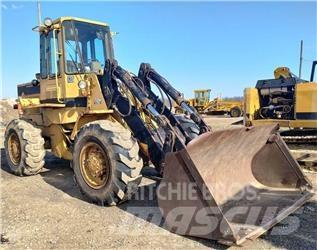 CAT IT28B 輪胎式裝載機