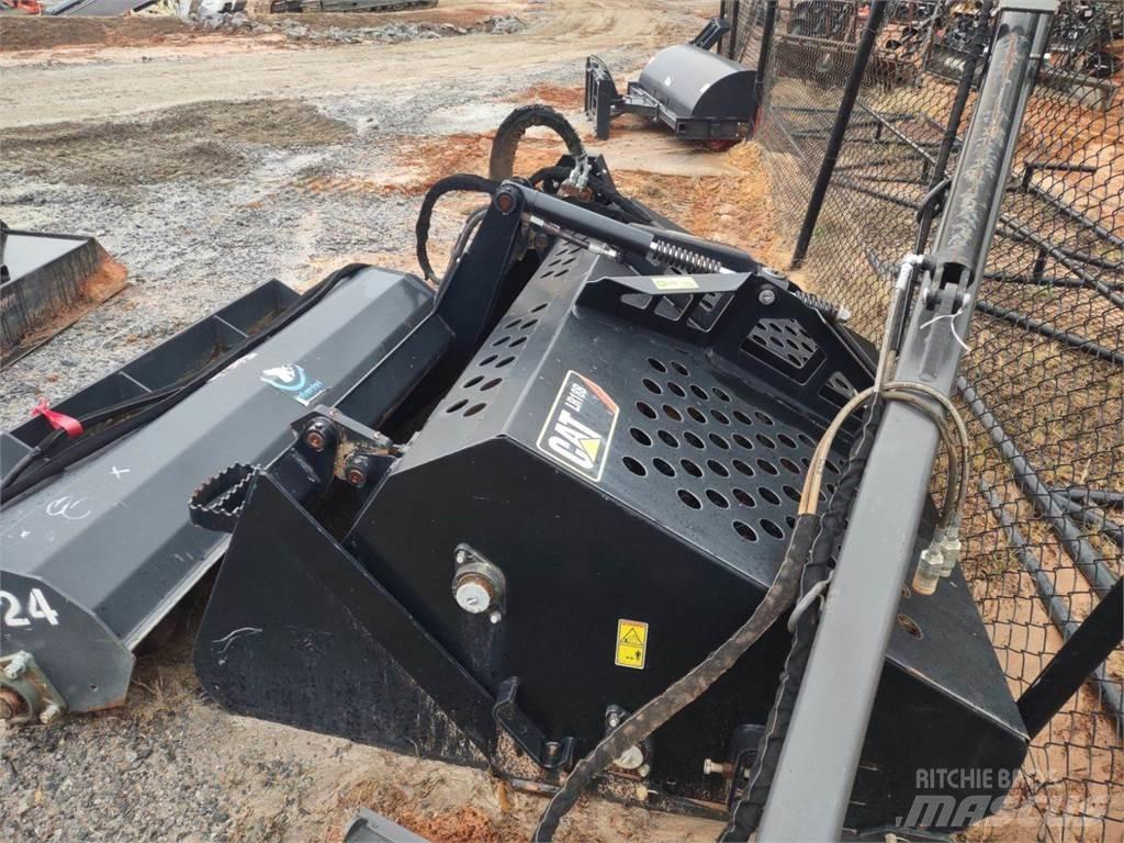 CAT LR18B 耙與翻草機