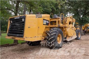 CAT RM300 土壤壓實機