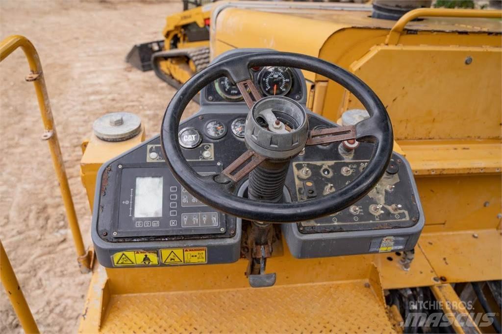 CAT RM300 土壤壓實機