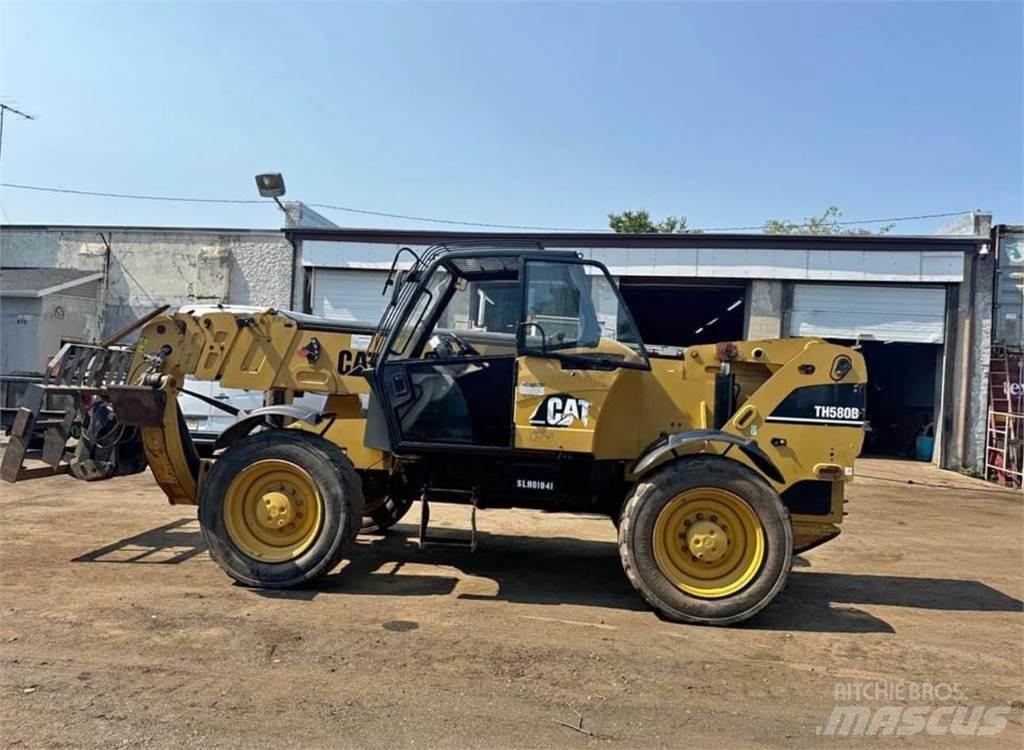 CAT TH580B 伸縮臂操作車