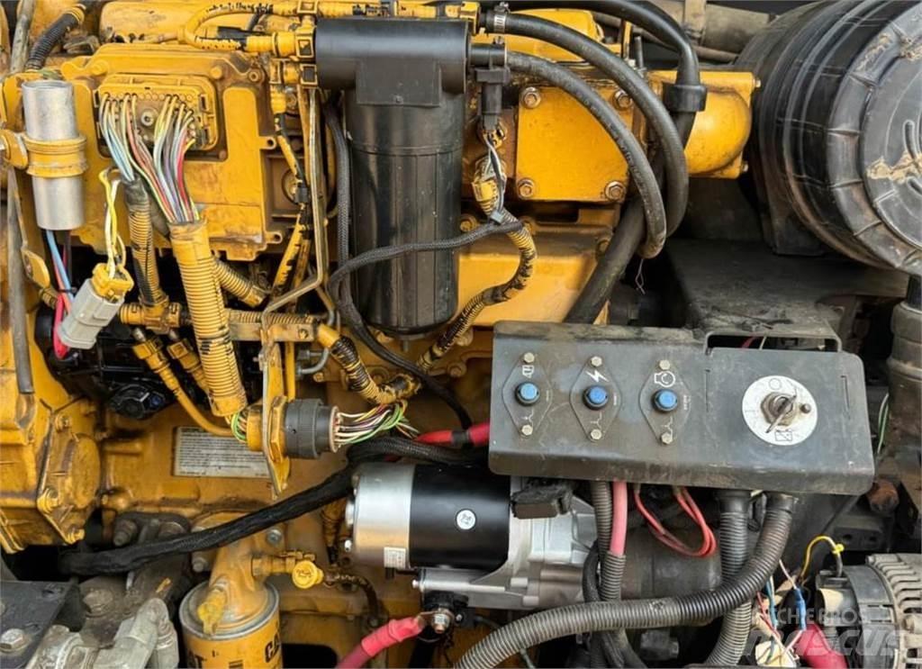 CAT TH580B 伸縮臂操作車