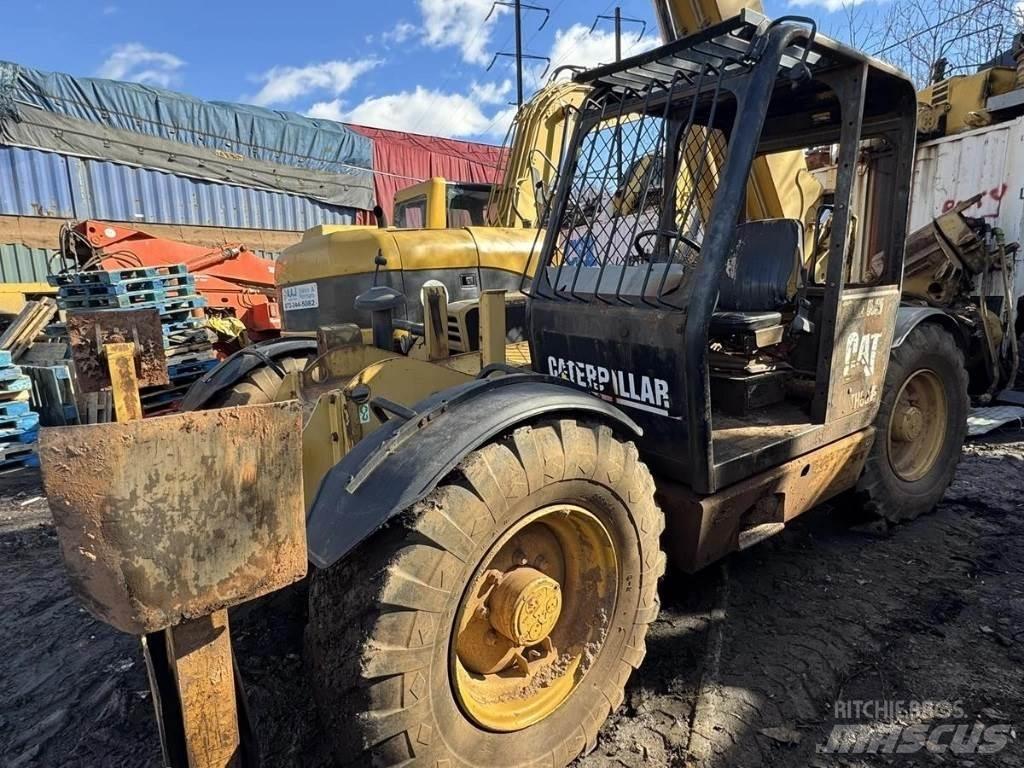 CAT TH83 伸縮臂操作車