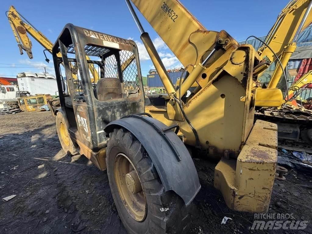 CAT TH83 伸縮臂操作車