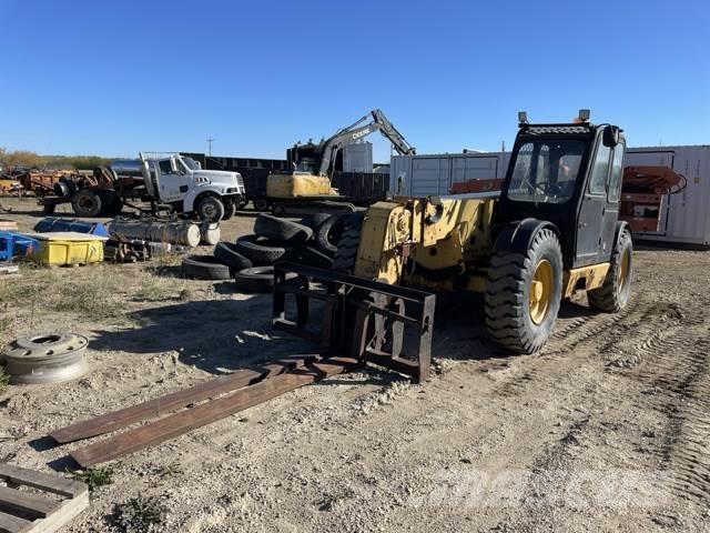 CAT TH83 伸縮臂操作車