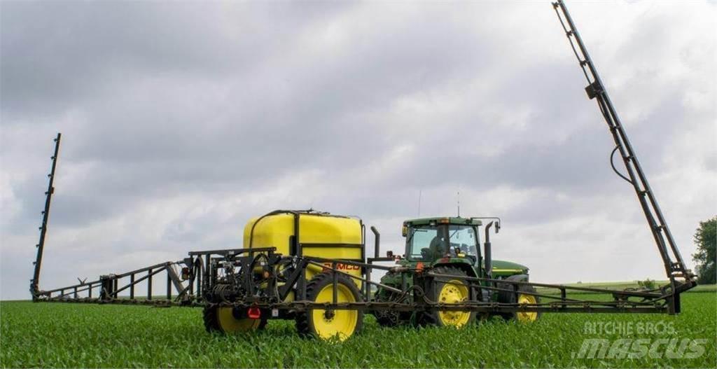 Demco 1250 牽引式噴霧機