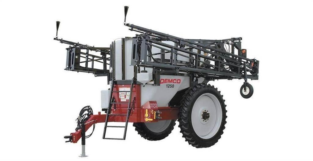 Demco 1250 牽引式噴霧機