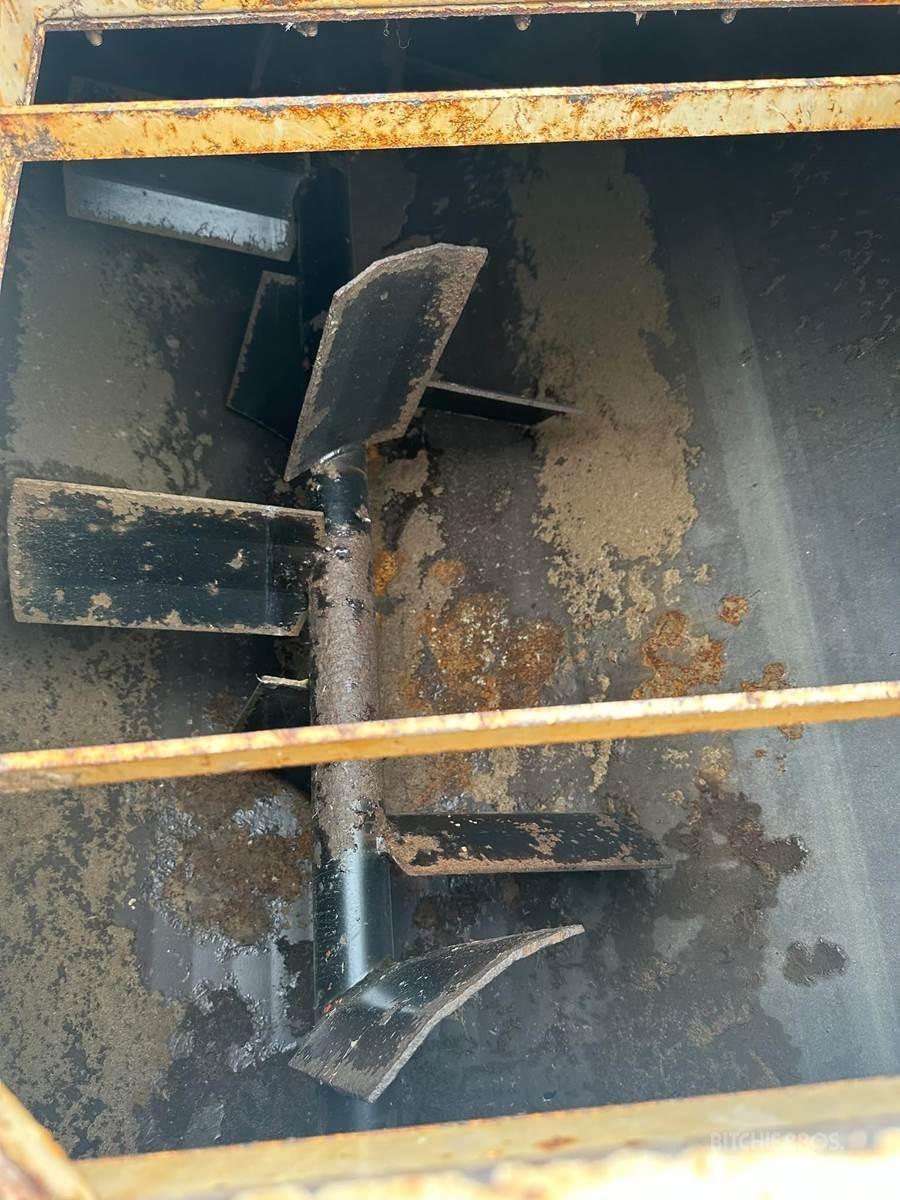 Finn T120 裝料斗、鼓風機和升降機