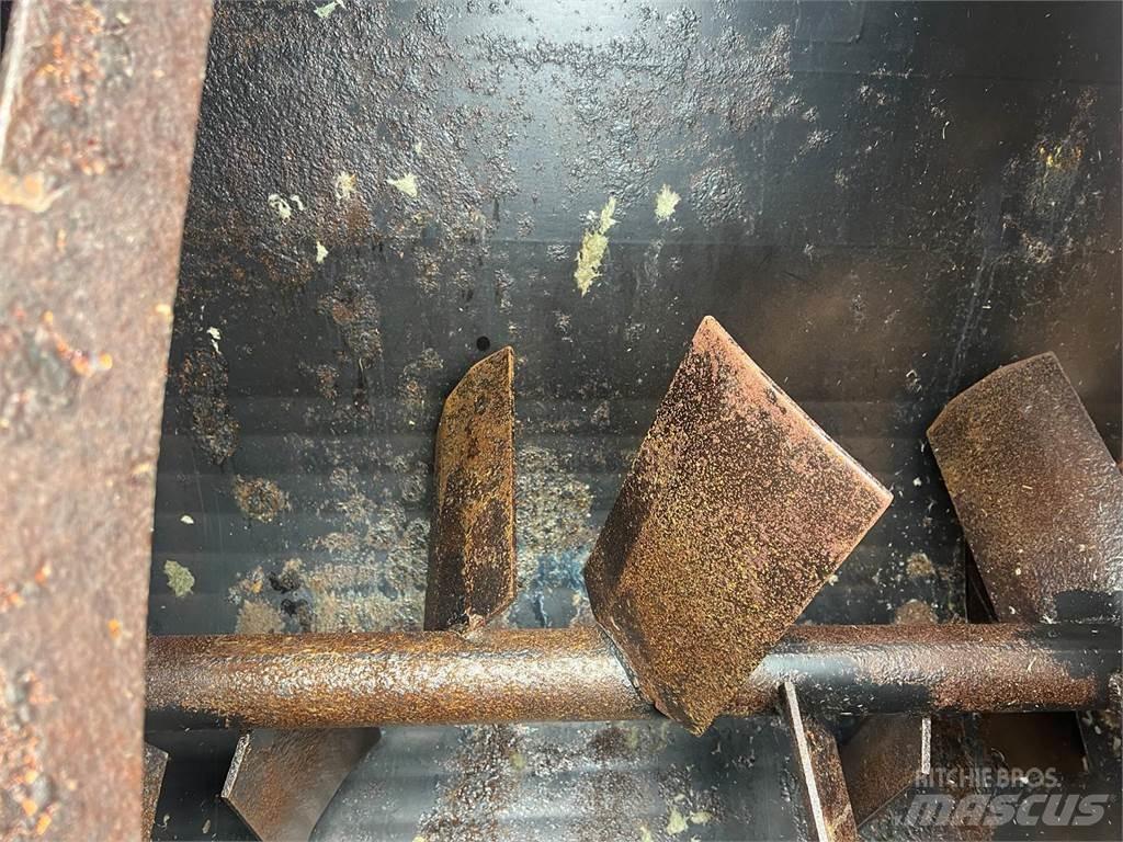 Finn T120 裝料斗、鼓風機和升降機