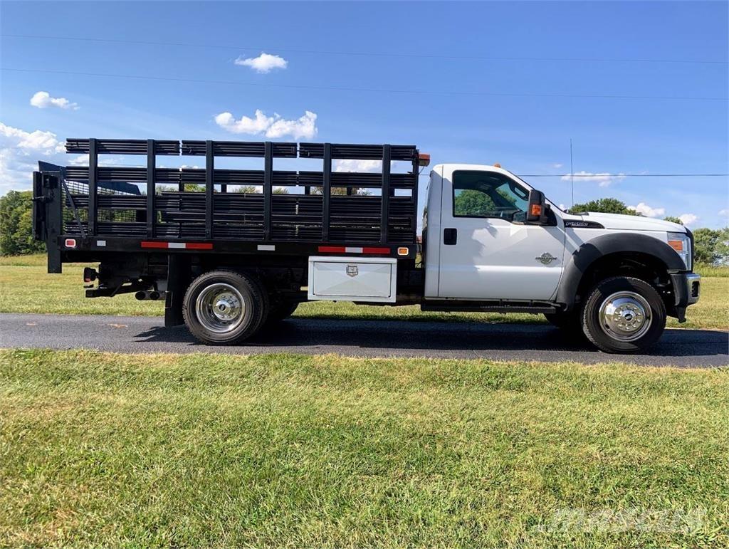 Ford 550 動物運輸貨卡車