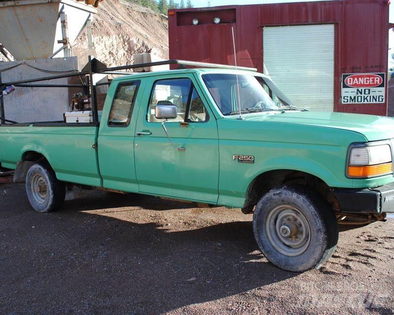 Ford F-250 皮卡.傳統半斗卡車/側卸板