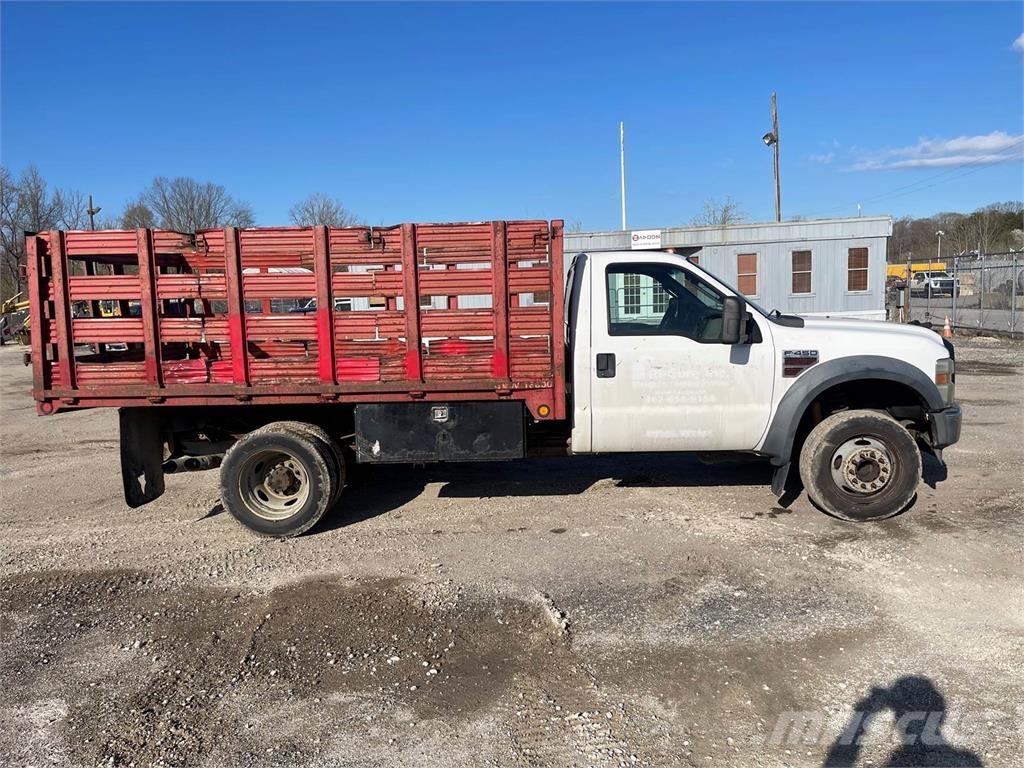 Ford F-450 動物運輸貨卡車