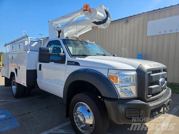 Ford F-450 卡車裝載高空作業車