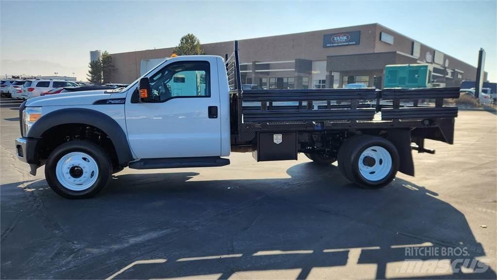 Ford F-550 動物運輸貨卡車