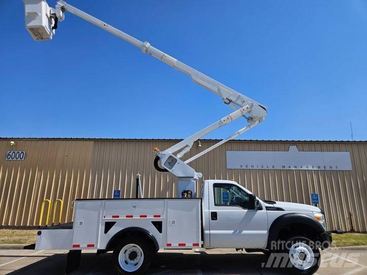 Ford F - 550 卡車裝載高空作業車
