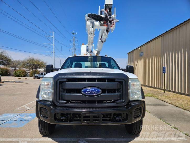 Ford F - 550 卡車裝載高空作業車