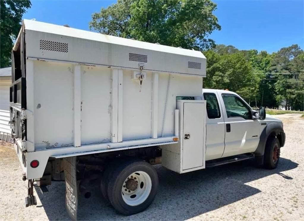 Ford F-550 碎木貨車
