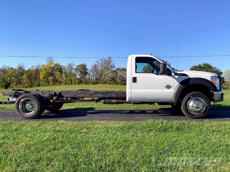 Ford F-550 商用底盤車