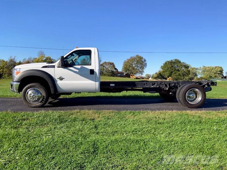 Ford F-550 商用底盤車