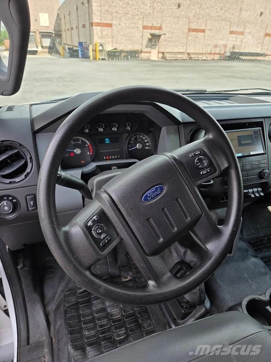 Ford F-650 貨箱式卡車