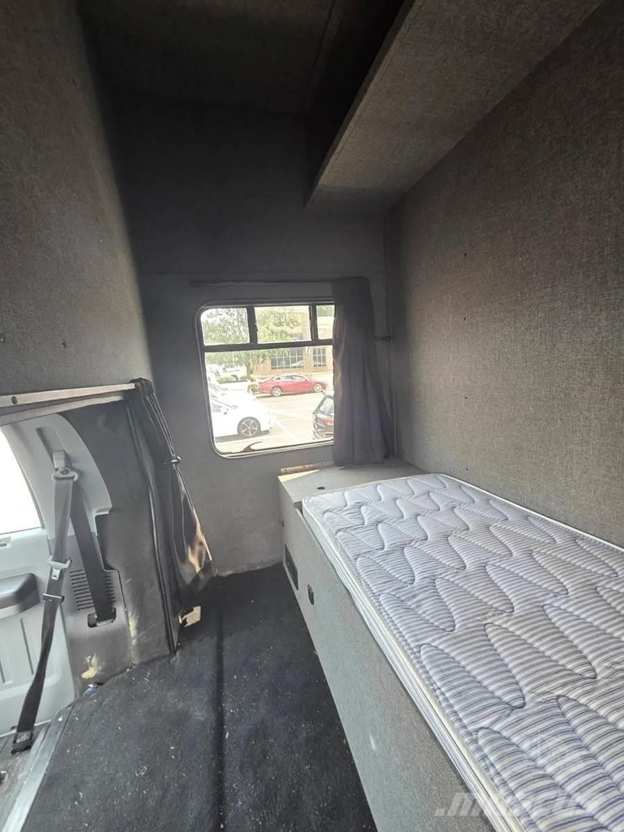 Ford F-650 貨箱式卡車