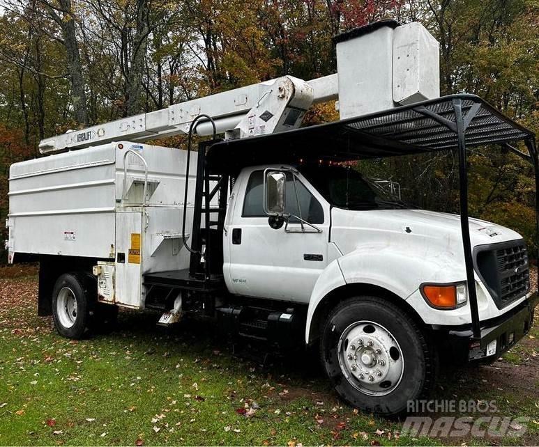 Ford F-750 卡車裝載高空作業車
