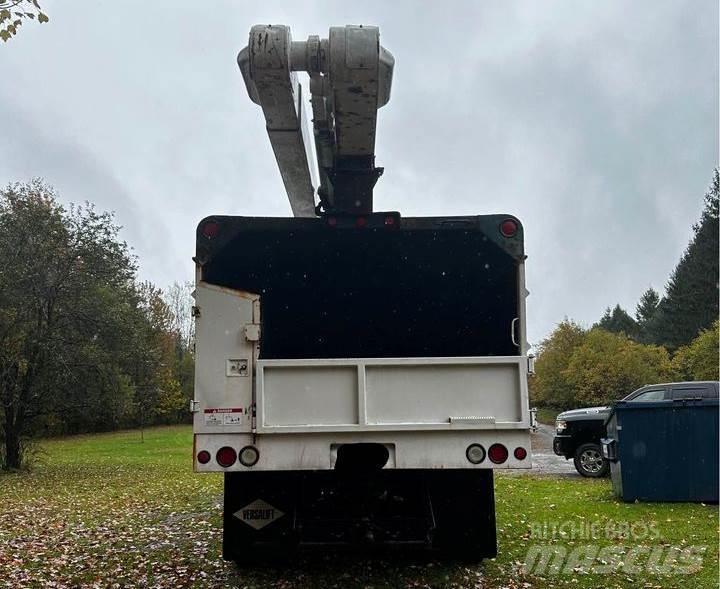 Ford F-750 卡車裝載高空作業車