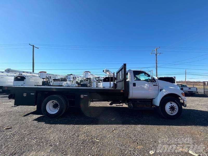 Ford F-750 平板式/側卸式卡車