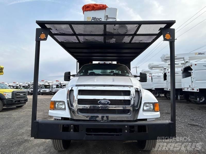 Ford F-750 卡車裝載高空作業車