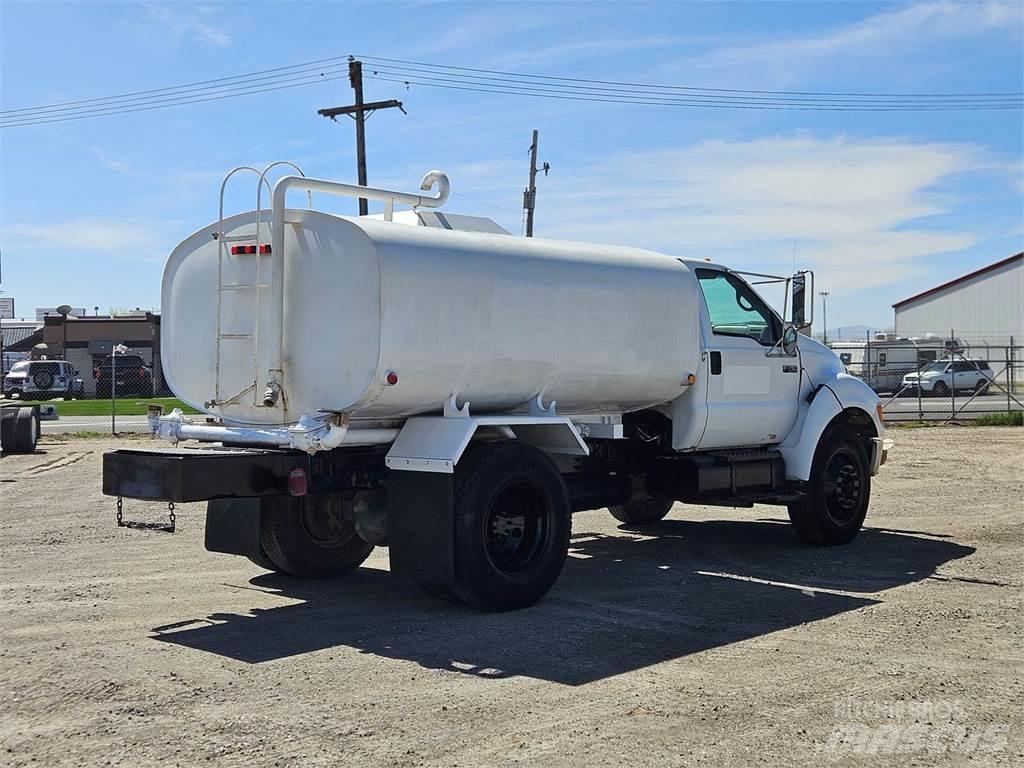 Ford F-750 運油車