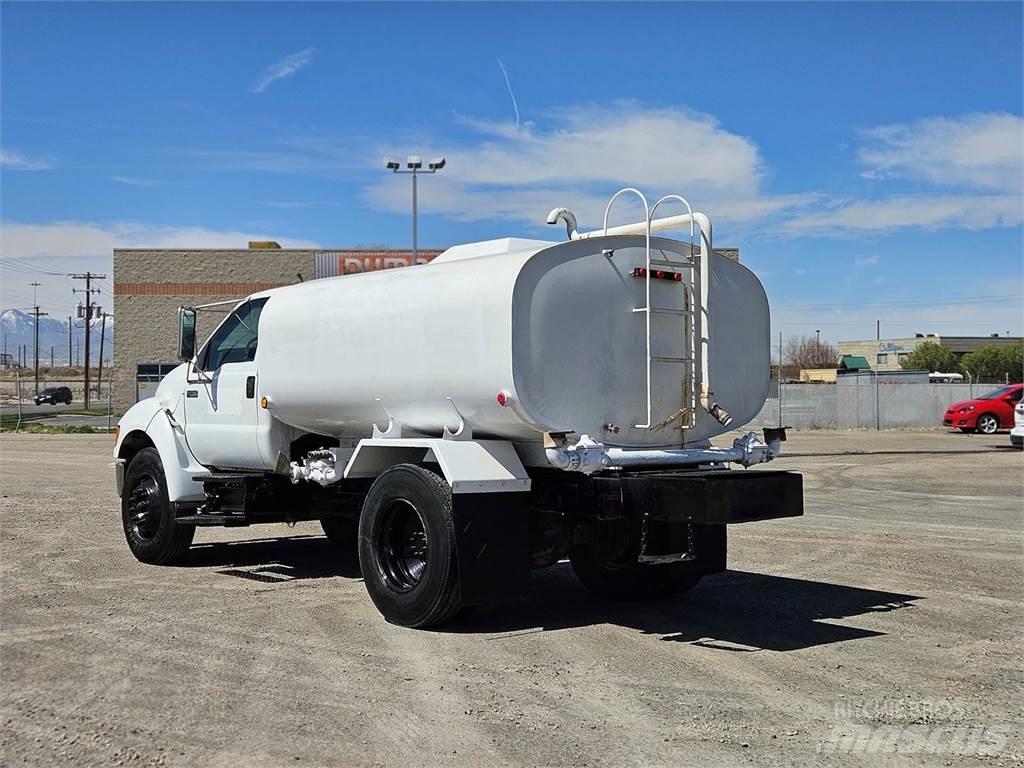 Ford F-750 運油車