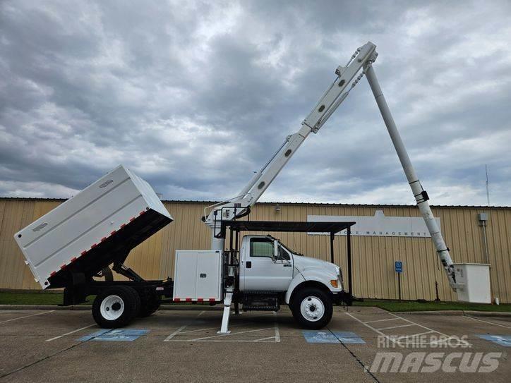 Ford F-750 卡車裝載高空作業車