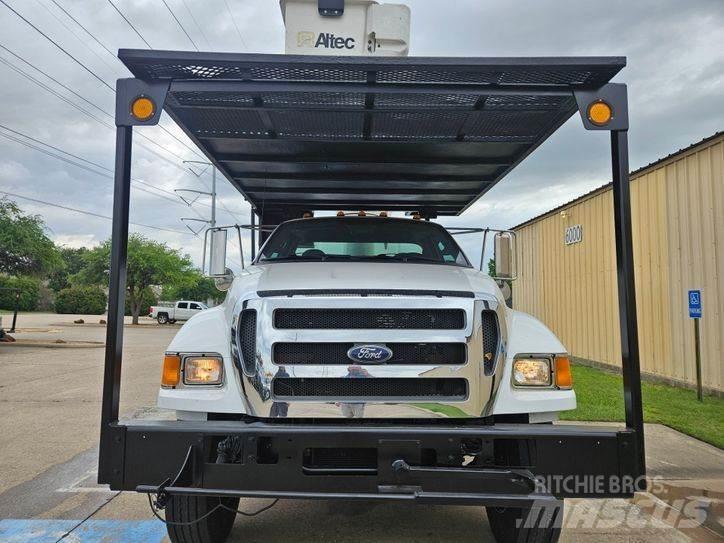 Ford F-750 卡車裝載高空作業車