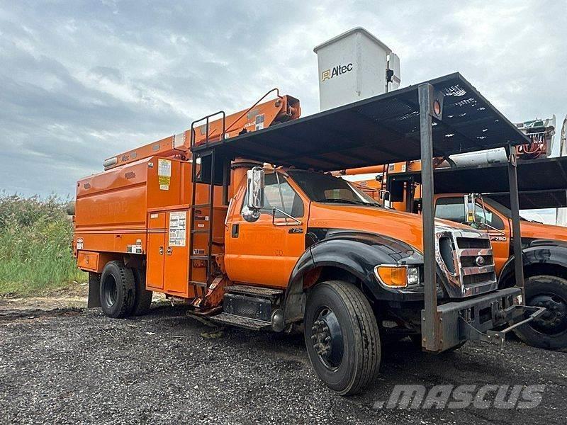 Ford F-750 卡車裝載高空作業車