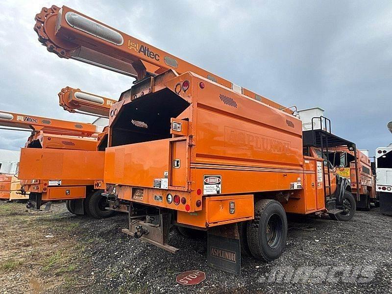 Ford F-750 卡車裝載高空作業車
