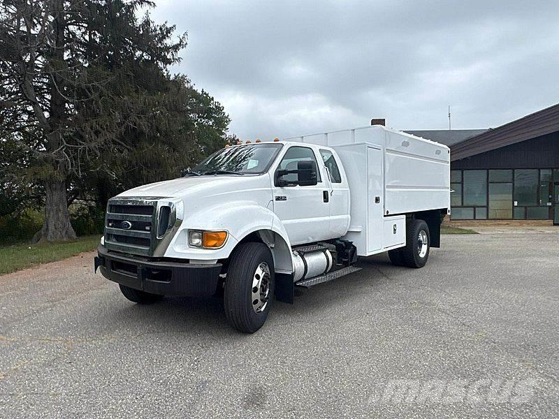 Ford F-750 碎木貨車