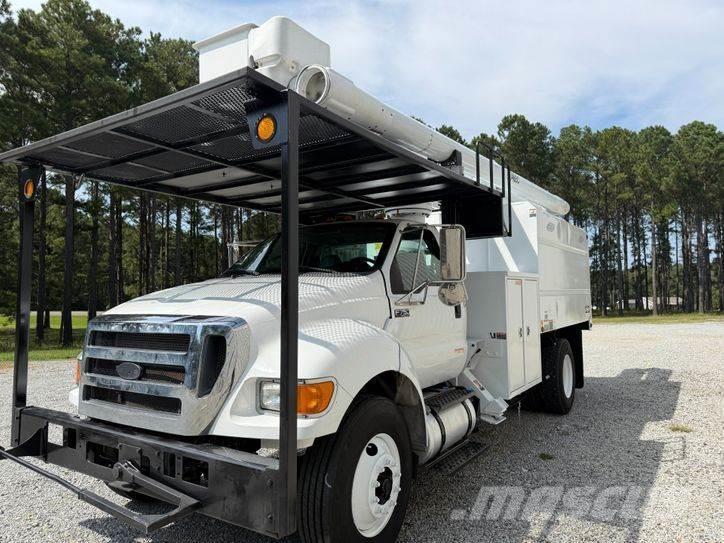 Ford F-750 卡車裝載高空作業車
