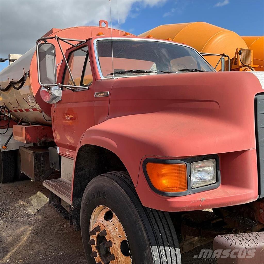 Ford F-800 運油車