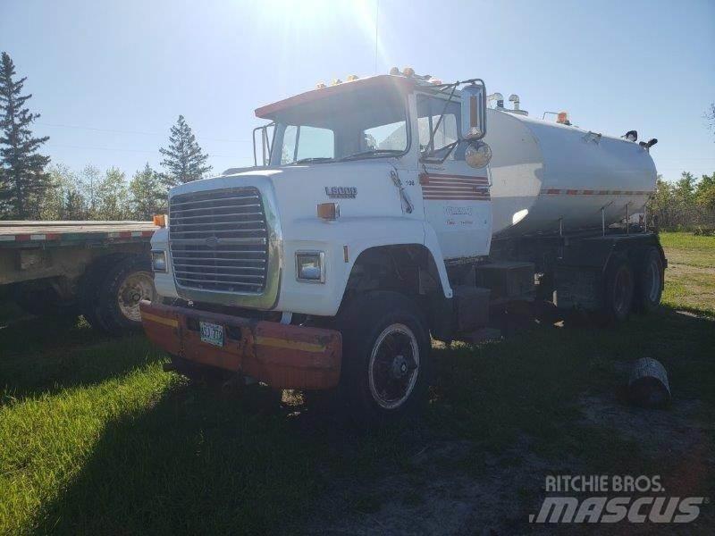 Ford L8000 運油車