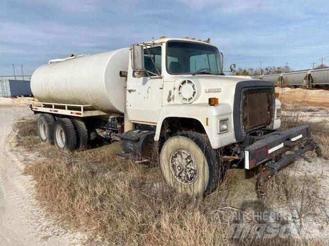 Ford L9000 運油車