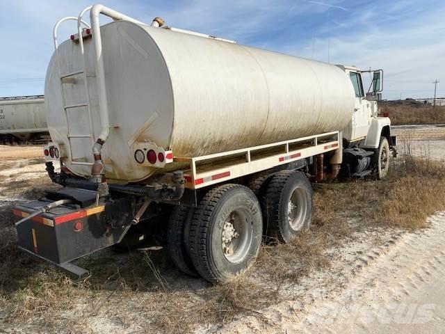 Ford L9000 運油車