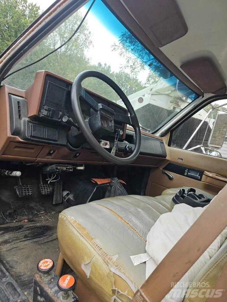 GMC C6000 碎木貨車