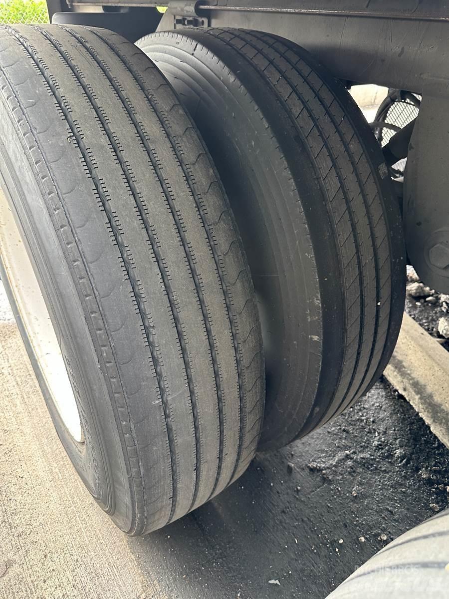 Hyundai  箱體拖車