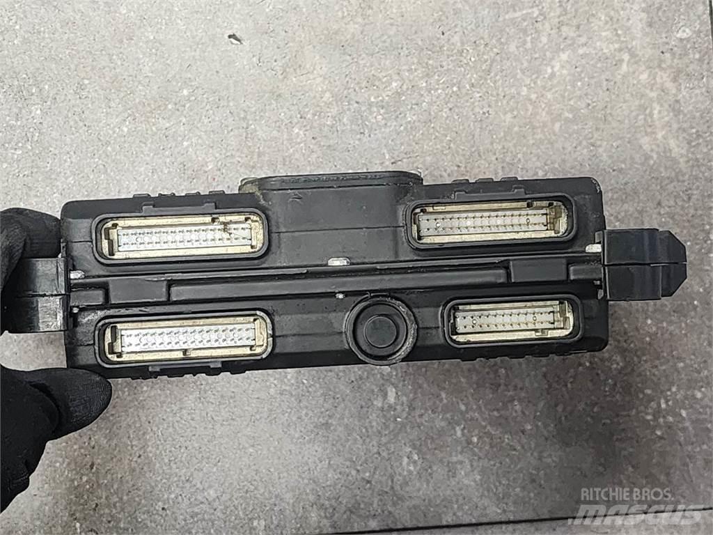 Isuzu NPR 電子設備