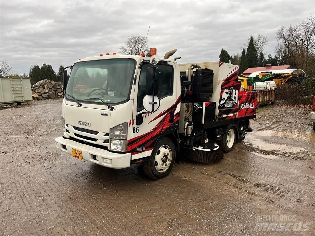 Isuzu NPR 掃倉機