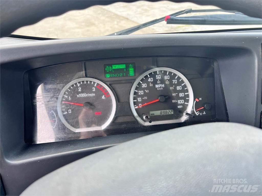 Isuzu NRR 貨箱式卡車