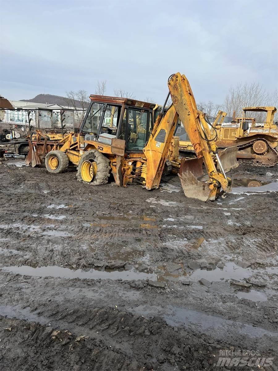 JCB 3CX 反鏟裝載機