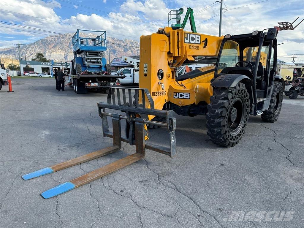 JCB 509-42 伸縮臂操作車